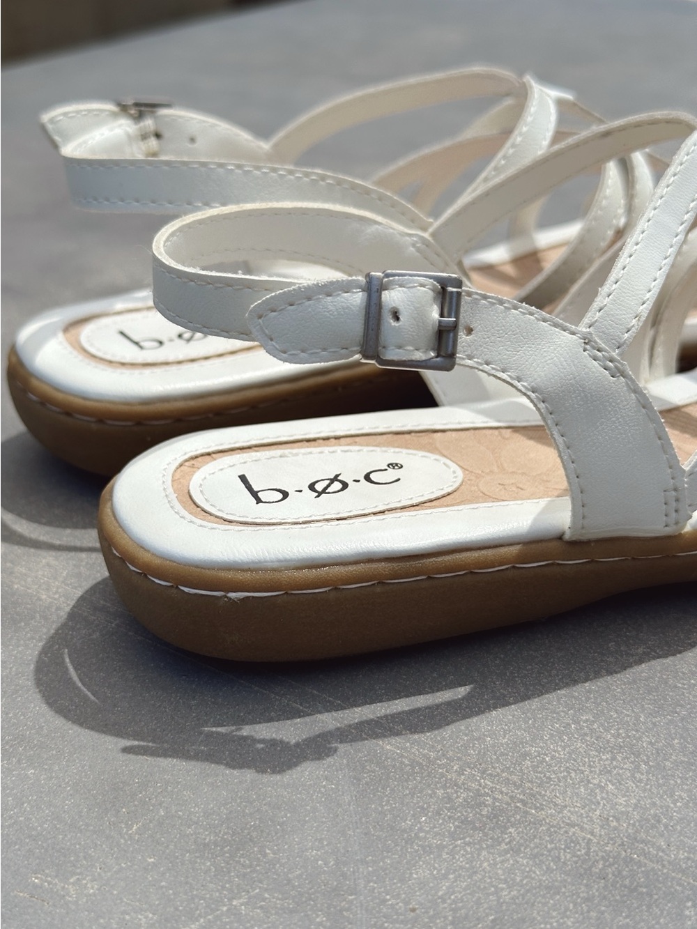 b.o.c. Cora White Strappy Comfort Sandals Women’s Size 8 Excellent Condition - Picture 7 of 10